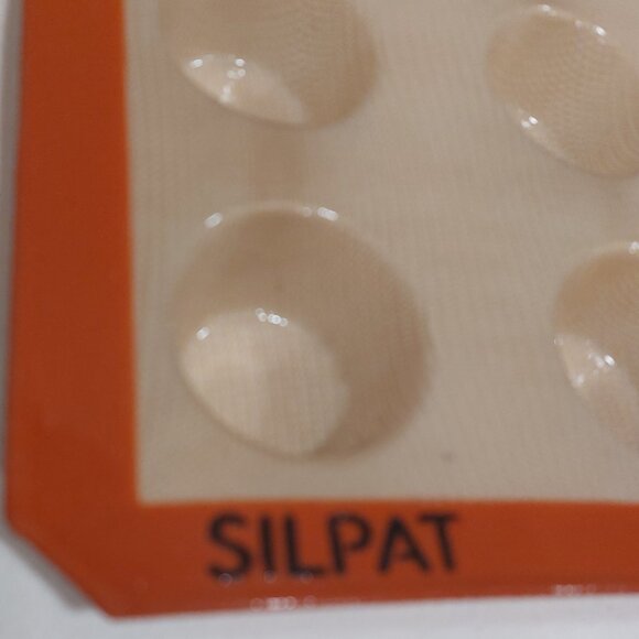 BNIB Silpat Silicone Mini Muffin Pan - Picture 3 of 8